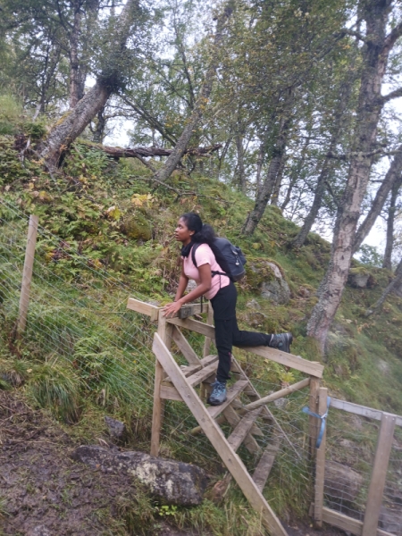 Nirina auf dem Wanderweg 2024