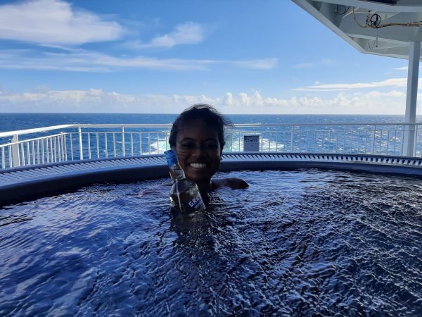 Nirina im Hotpot auf der Island Fhre 2022