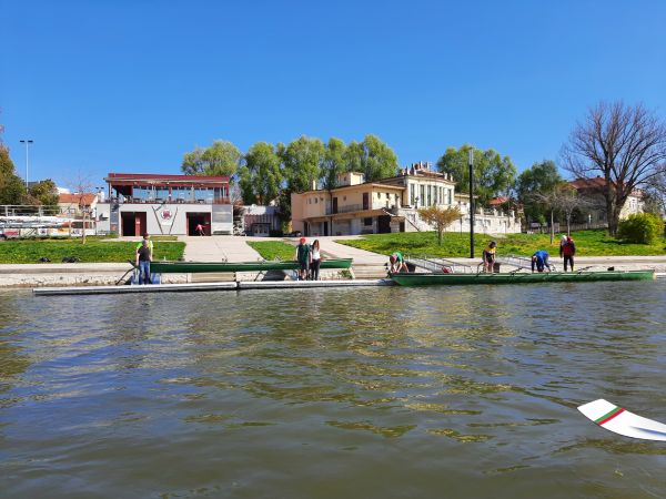 Ruderclub Gyr Boote einsetzen Donau 2022