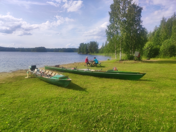 Savonlinna Campingplatz Ruderboote am Strand 2023